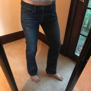 SOLD✌🏼Curvy Fit Boot Cut Dark Wash Blue Jeans